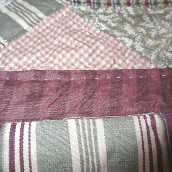 Waverly Victorian Violets Quilted Patchwork Pillow Shams Standard Set Of 2 NEW - Picture 4 of 10